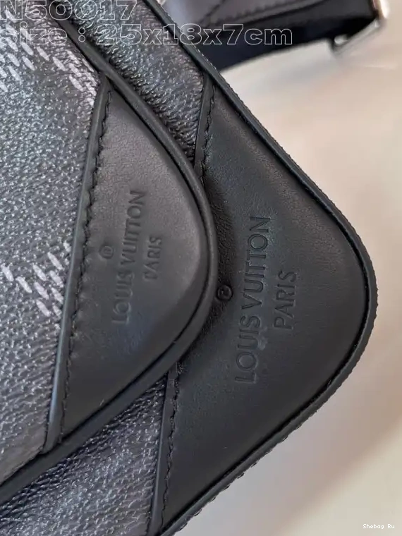 VUITTON LOUIS MESSENGER TRIO 0517